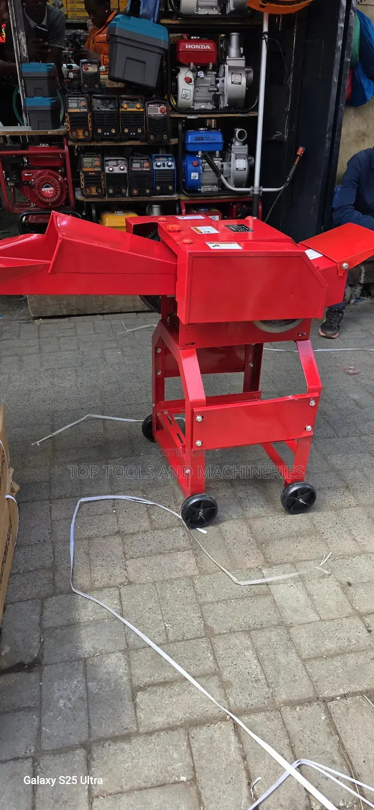 Electric 4 Blade Feed Chopper Machine 500 to 1000kgs/Hr With Motor