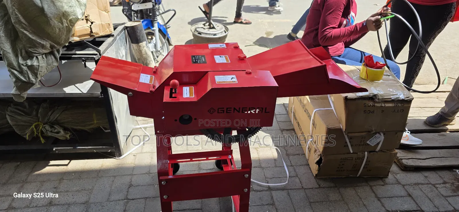 Electric 4 Blade Feed Chopper Machine 500 to 1000kgs/Hr With Motor
