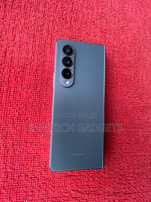 Samsung Galaxy Z Fold4 256 GB Silver - main view