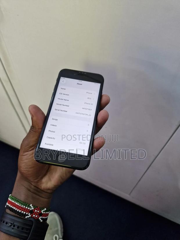 Apple iPhone SE 64 GB Black - thumbnail 4