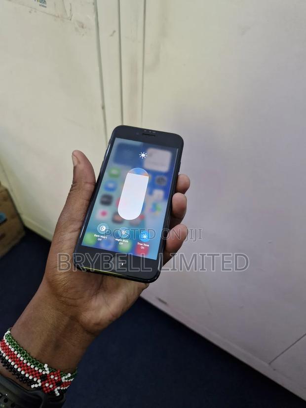 Apple iPhone SE 64 GB Black - thumbnail 5