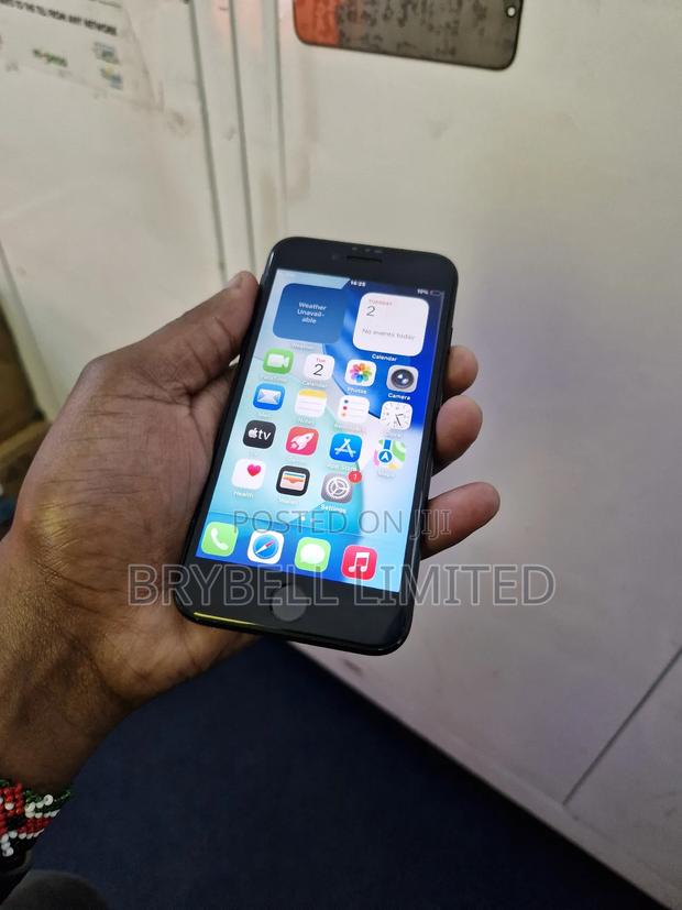 Apple iPhone SE 64 GB Black - main view