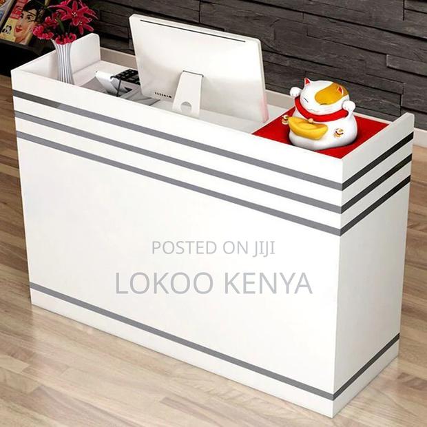 Office Desk : White Entrance Reception Table