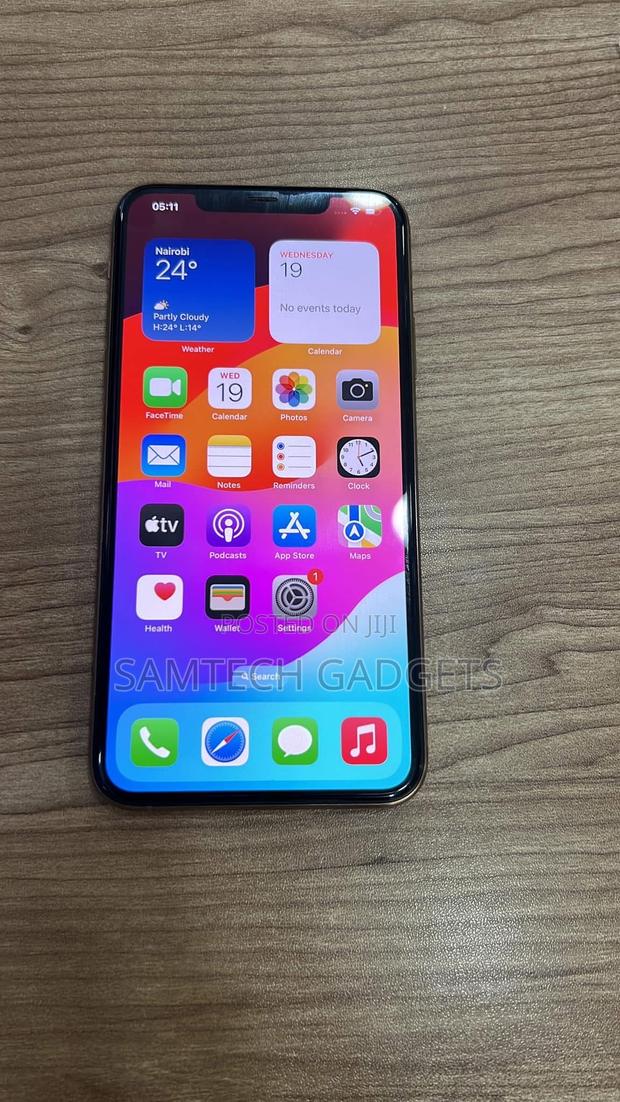 Apple iPhone 11 Pro Max 256 GB Gold - main view