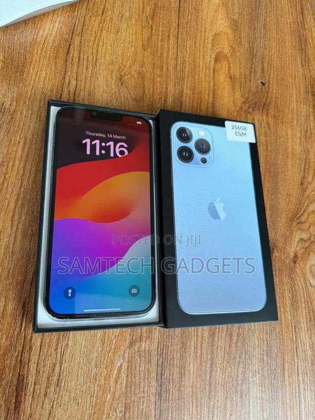 Apple iPhone 13 Pro Max 256 GB Blue - main view
