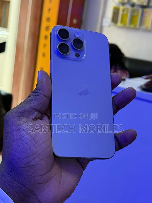 Apple iPhone 15 Pro Max 256 GB Gray - main view