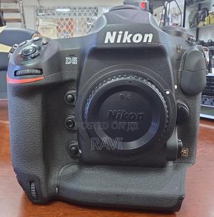 Nikon D5 Camera - main view