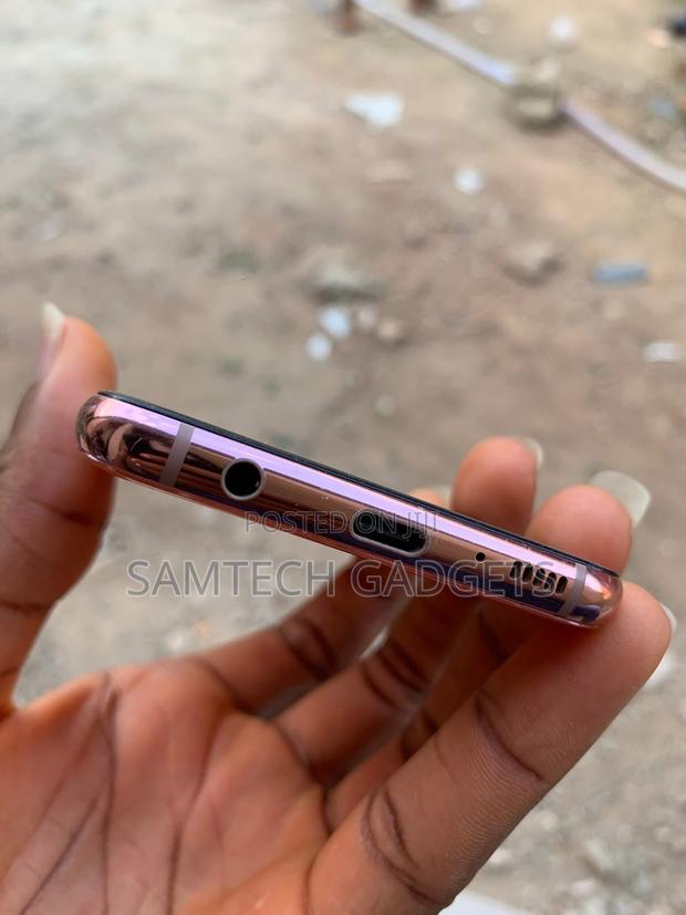 Samsung Galaxy S10e 128 GB Pink - thumbnail 4