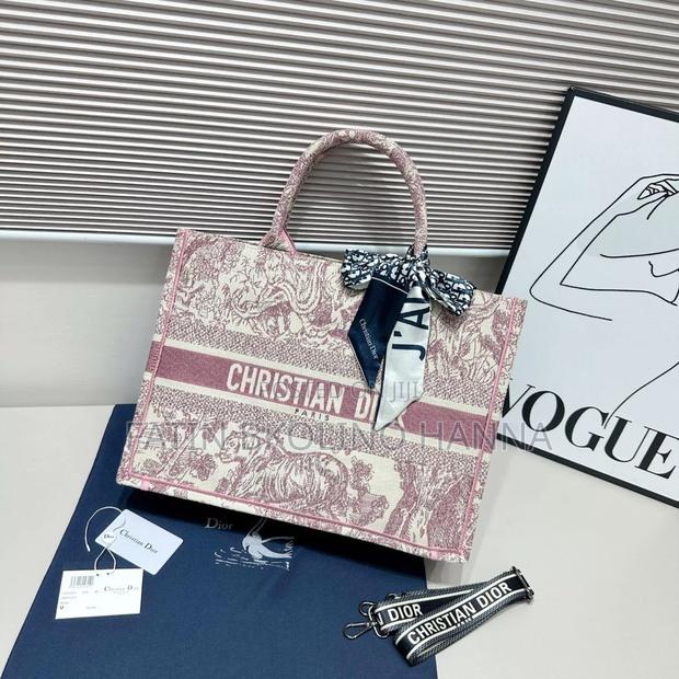 Sassy Christian Dior Handbag - thumbnail 3