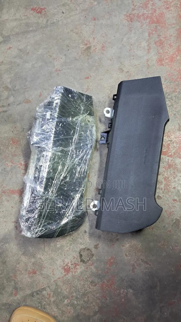 Toyota Revo Knee Airbag