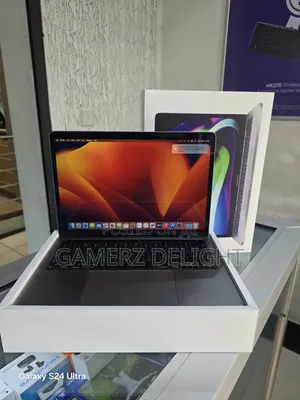 Laptop Apple MacBook Pro 2021 M1 8GB Apple M1 SSD 256GB