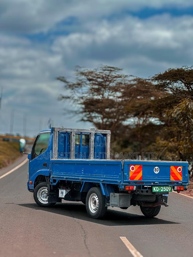 2019 Toyota Dyna - thumbnail 3