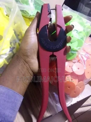Ear Tags Applicator/ Sheep/ Goats/ Cow Ear Tags Applicator