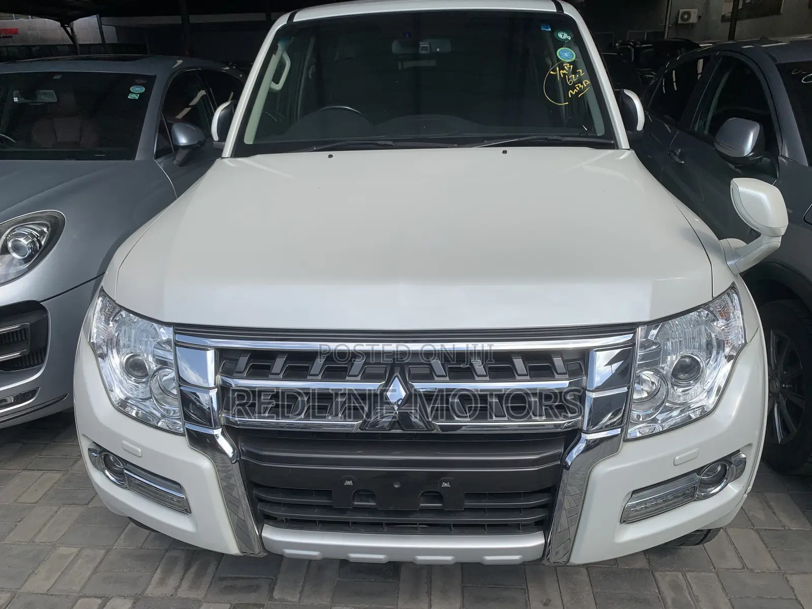 Mitsubishi Pajero V80 3.2 DI-D 2018 Off white