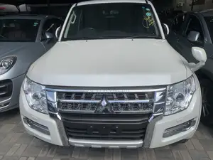 Mitsubishi Pajero V80 3.2 DI-D 2018 Off white