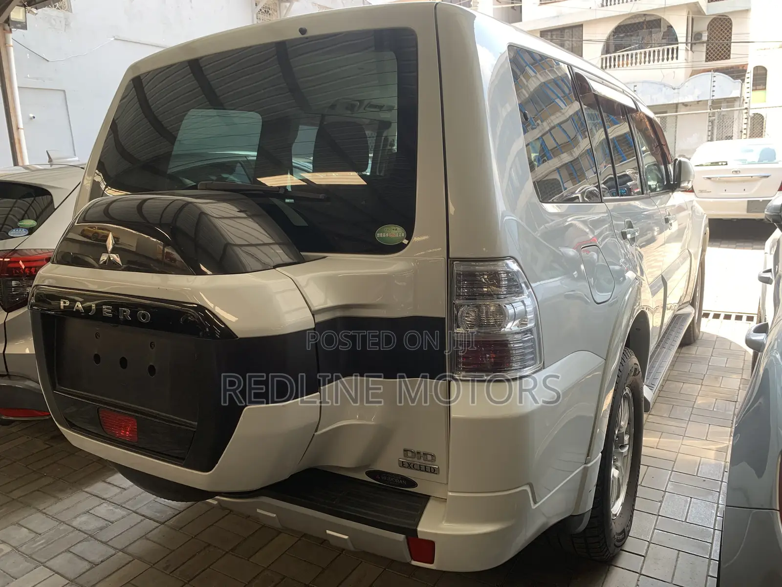 Mitsubishi Pajero V80 3.2 DI-D 2018 Off white