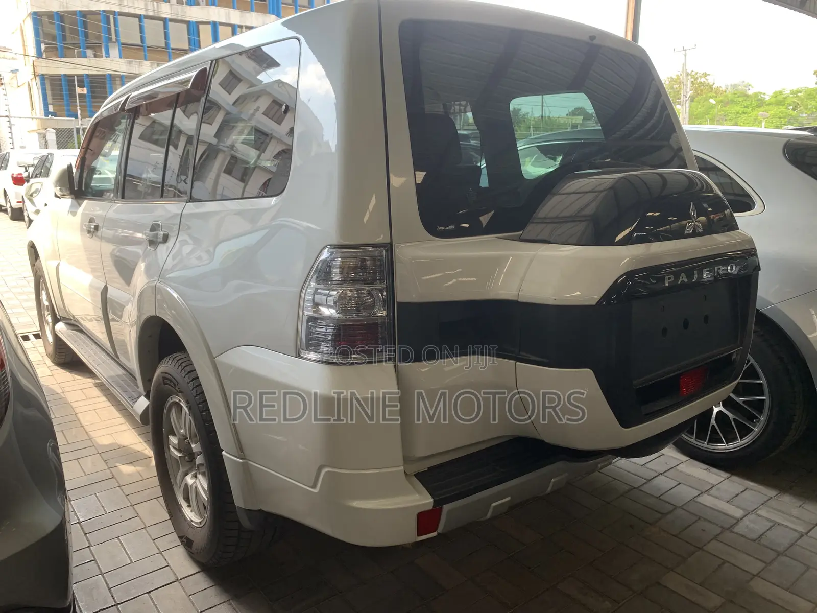 Mitsubishi Pajero V80 3.2 DI-D 2018 Off white