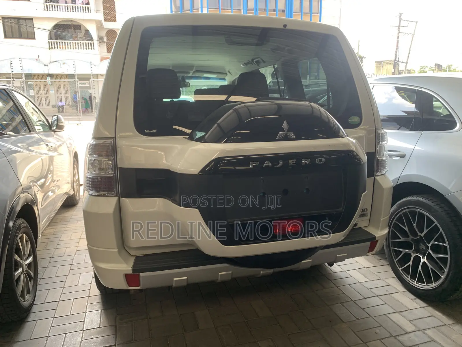 Mitsubishi Pajero V80 3.2 DI-D 2018 Off white