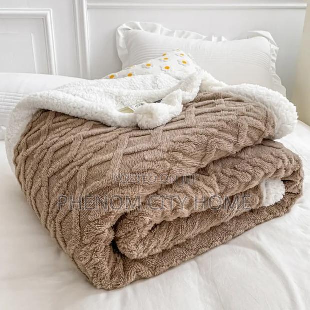 Extra Warm Flannel Sherpa Blankets Available - thumbnail 2
