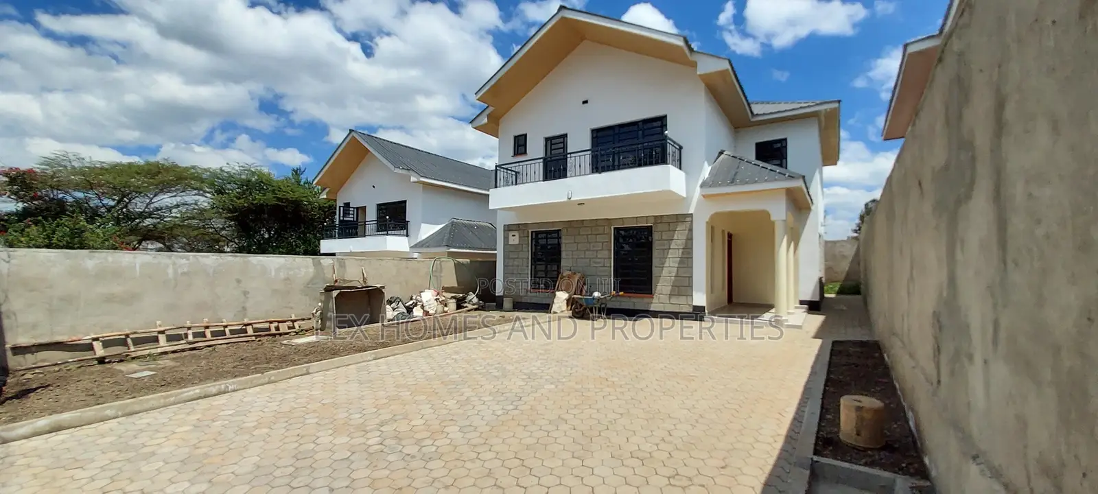 4bdrm Maisonette in NkaiMurunya for sale