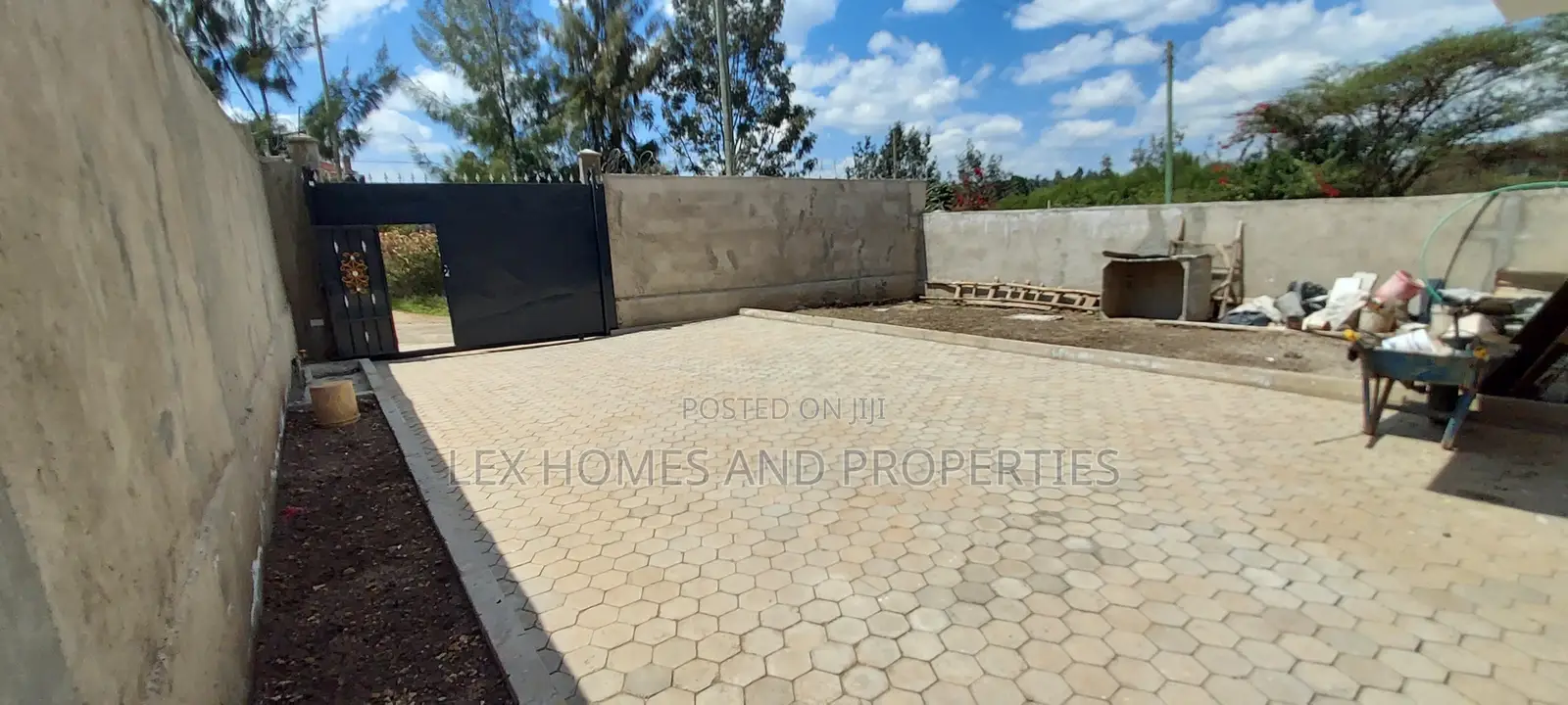 4bdrm Maisonette in NkaiMurunya for sale