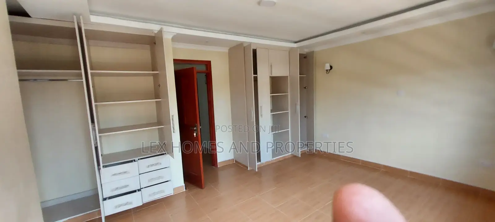 4bdrm Maisonette in NkaiMurunya for sale