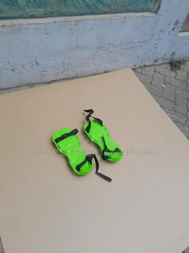 Lawn Aerator Sandals - thumbnail 3