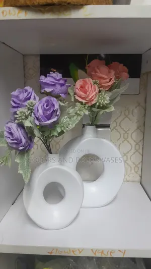 Flowers in Ceramic Pretty Donut Vases