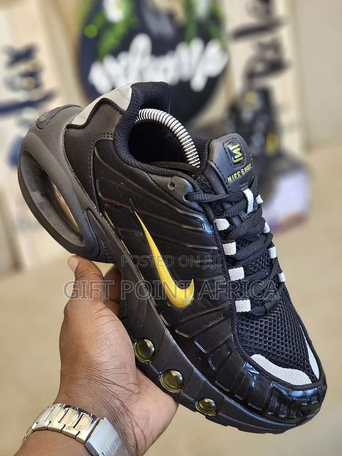 Nike Portal Shocks

Sneakers