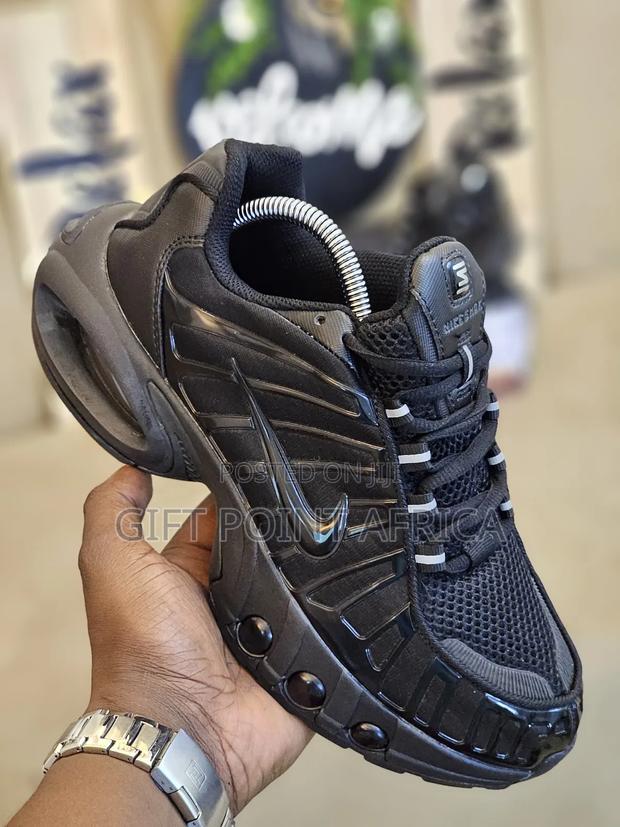 Black Nike Shocks Sneakers - thumbnail 2