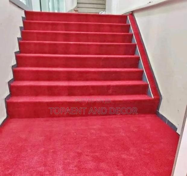 Classic Design Soundproof Staircase With Wall to Wall Carpet