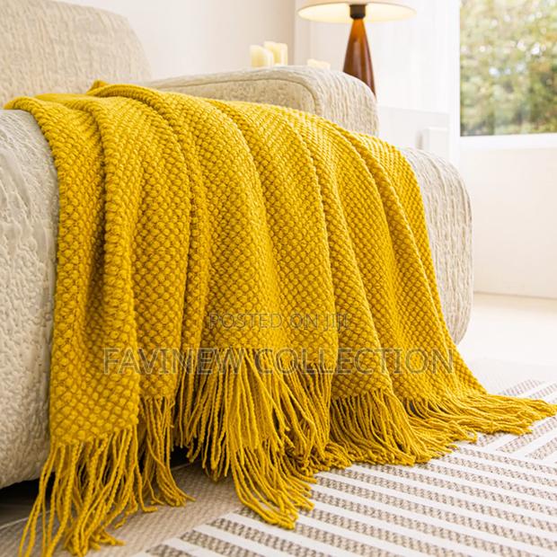 Knitted Throw Blanket - thumbnail 2