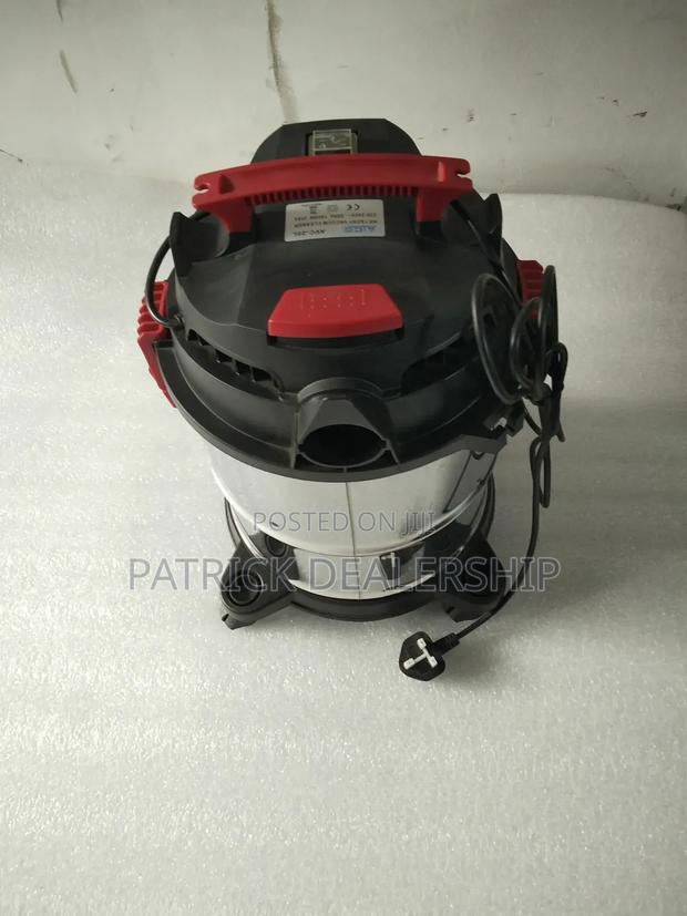 Wet and Dry Vacuum Cleaner