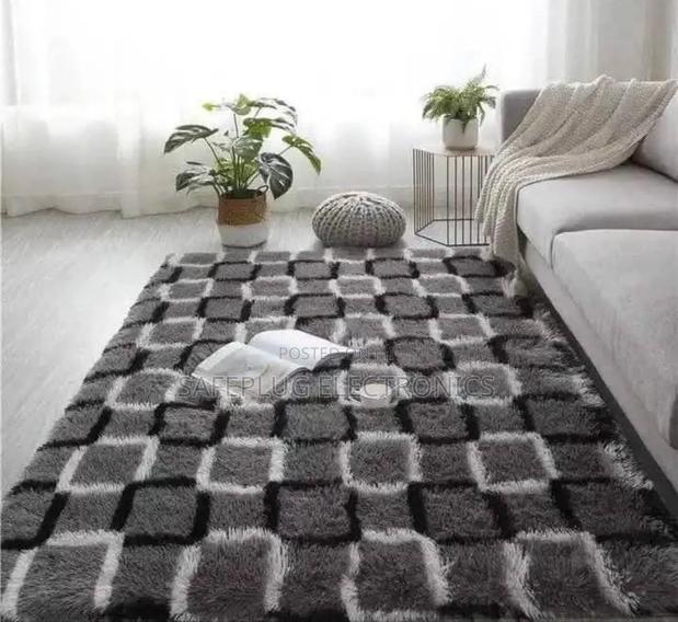 Patched 5*8 Fluffy Carpet - thumbnail 4