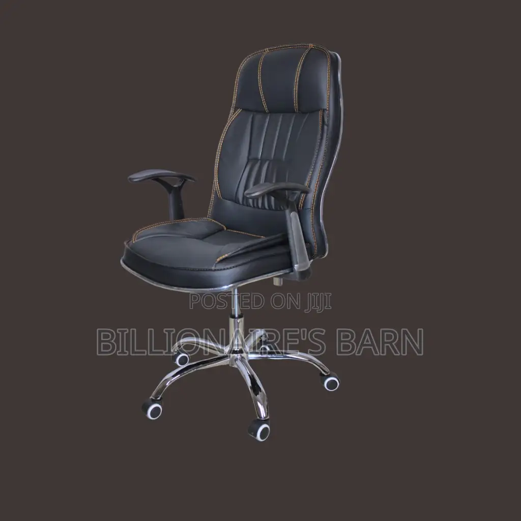 Executive Comfort Leather Chair With Arm Padding.