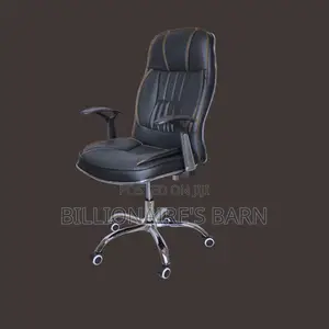 Executive Comfort Leather Chair With Arm Padding.
