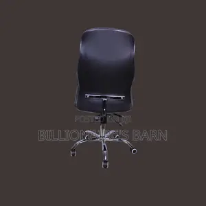 Executive Comfort Leather Chair With Arm Padding.