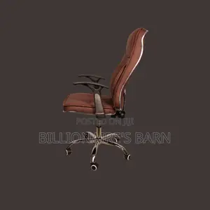 Professional High-Back Leather Chair for All-Day Use.