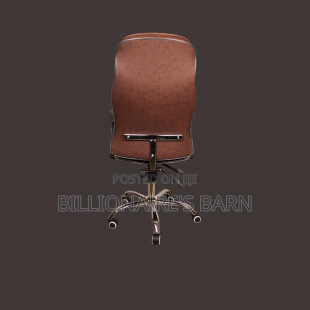 Professional High-Back Leather Chair for All-Day Use. - thumbnail 3