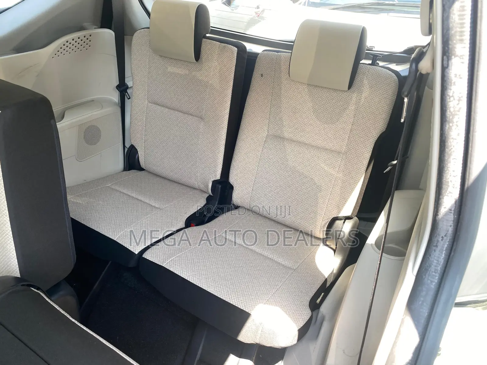 Toyota Sienta 1.5 Hybrid FWD 2018 Silver