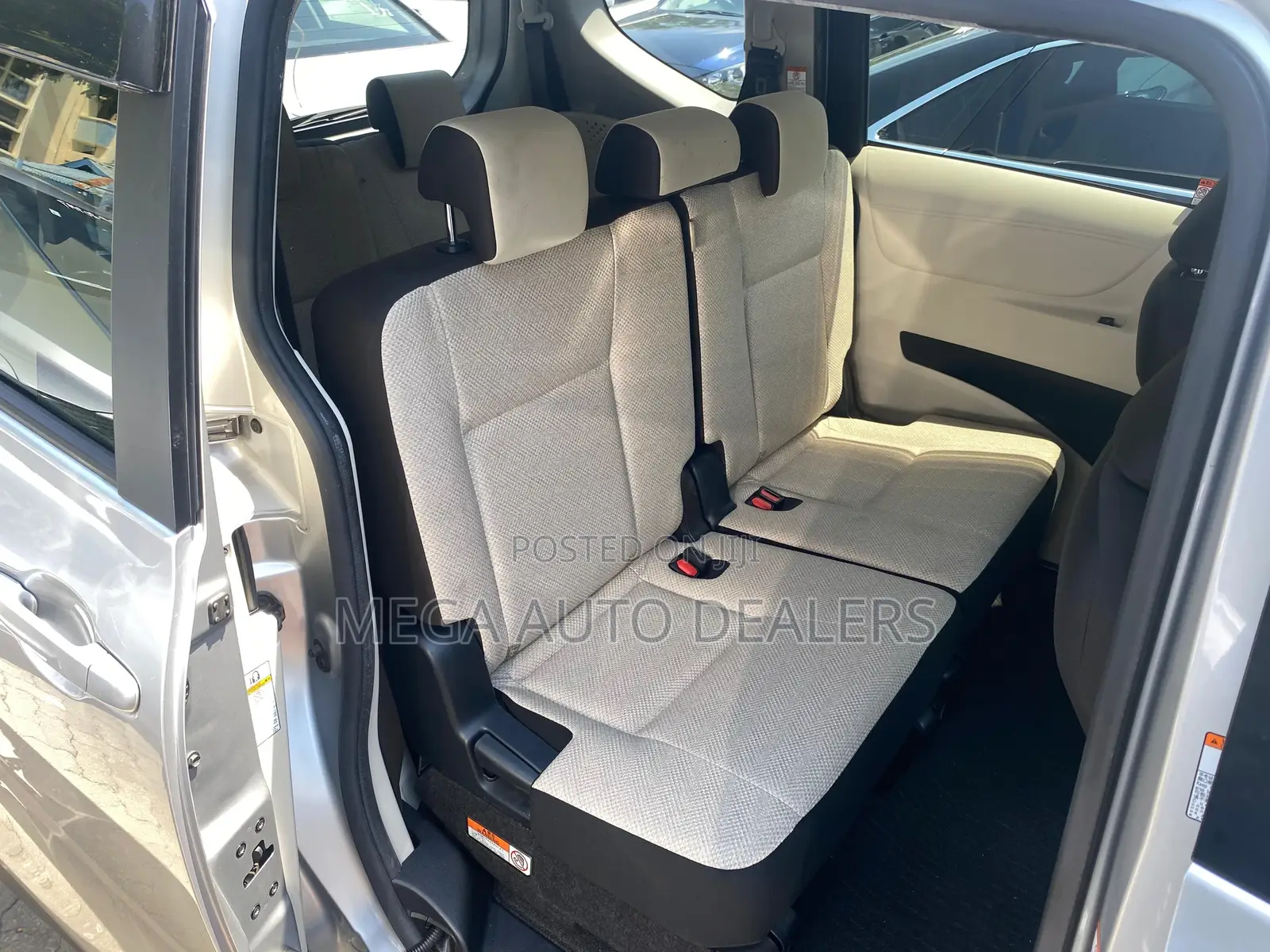Toyota Sienta 1.5 Hybrid FWD 2018 Silver