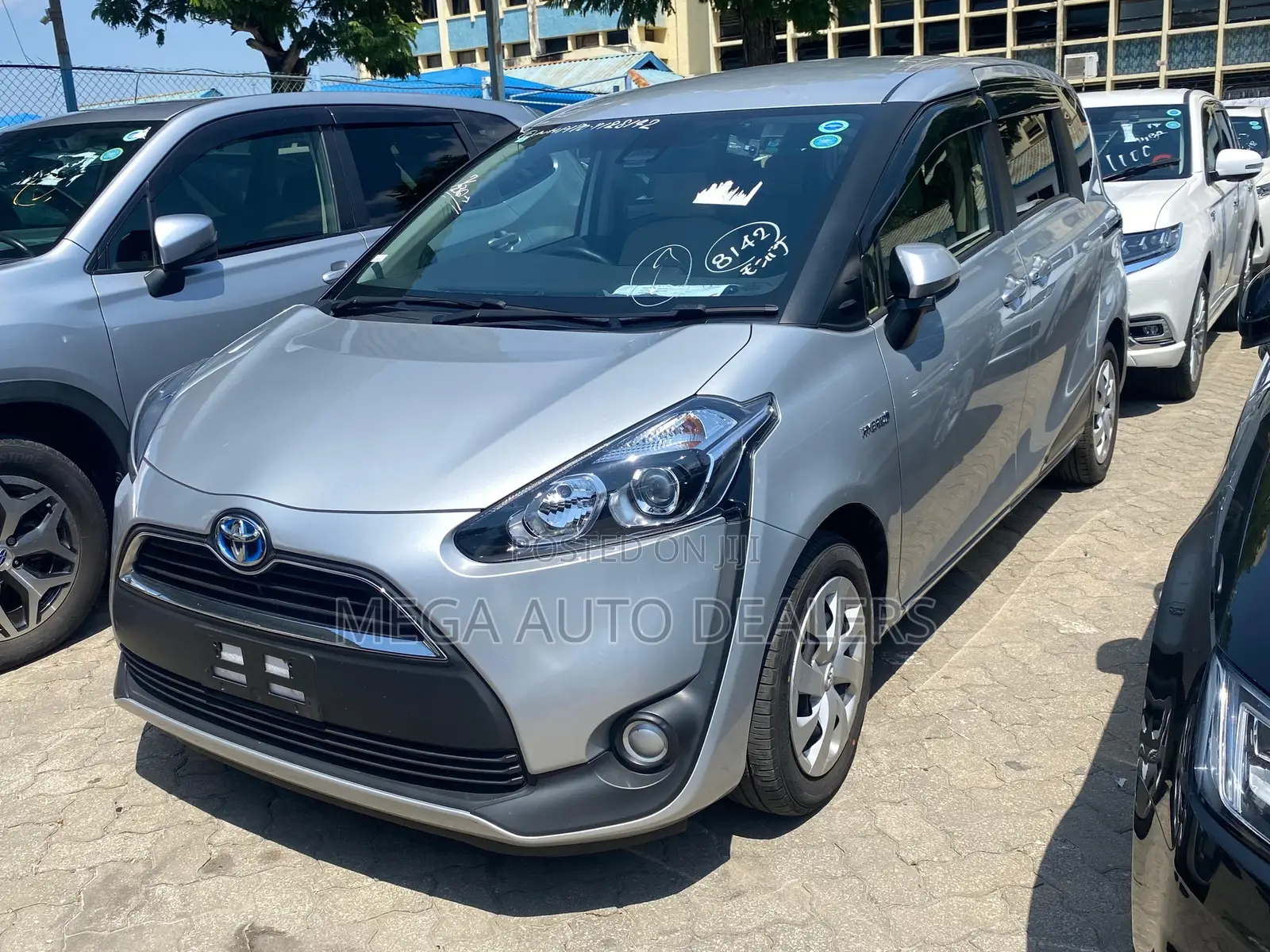 Toyota Sienta 1.5 Hybrid FWD 2018 Silver