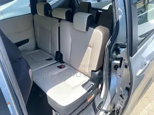 Toyota Sienta 1.5 Hybrid FWD 2018 Silver