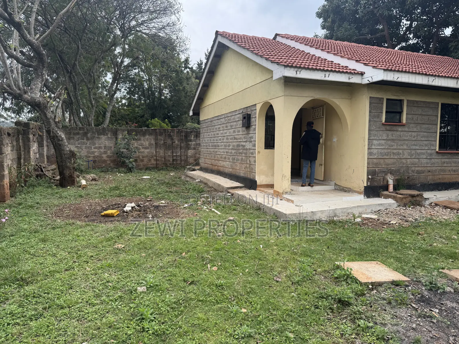 3bdrm Bungalow in Oluulua for sale