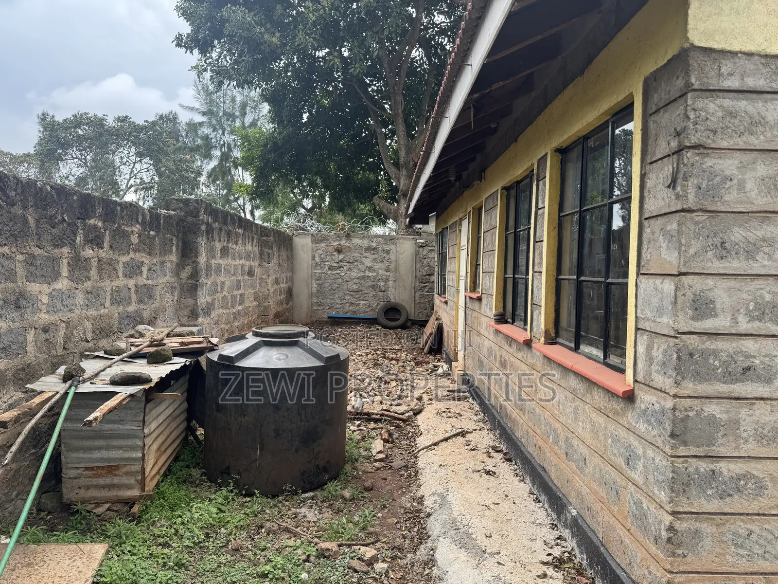 3bdrm Bungalow in Oluulua for sale