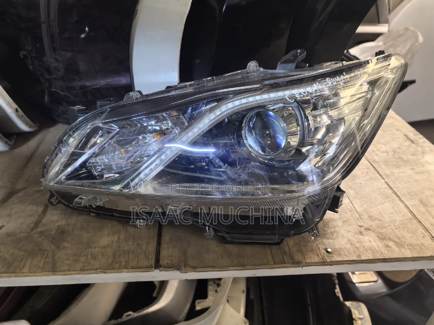 Crown 2014 Headlight