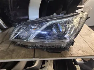 Crown 2014 Headlight