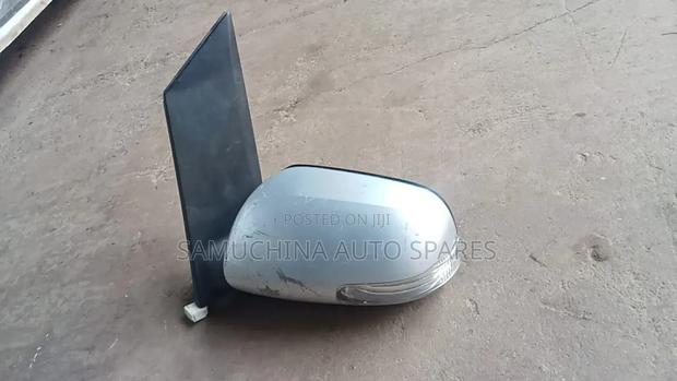 Side Mirror Toyota Isis With Indicator
