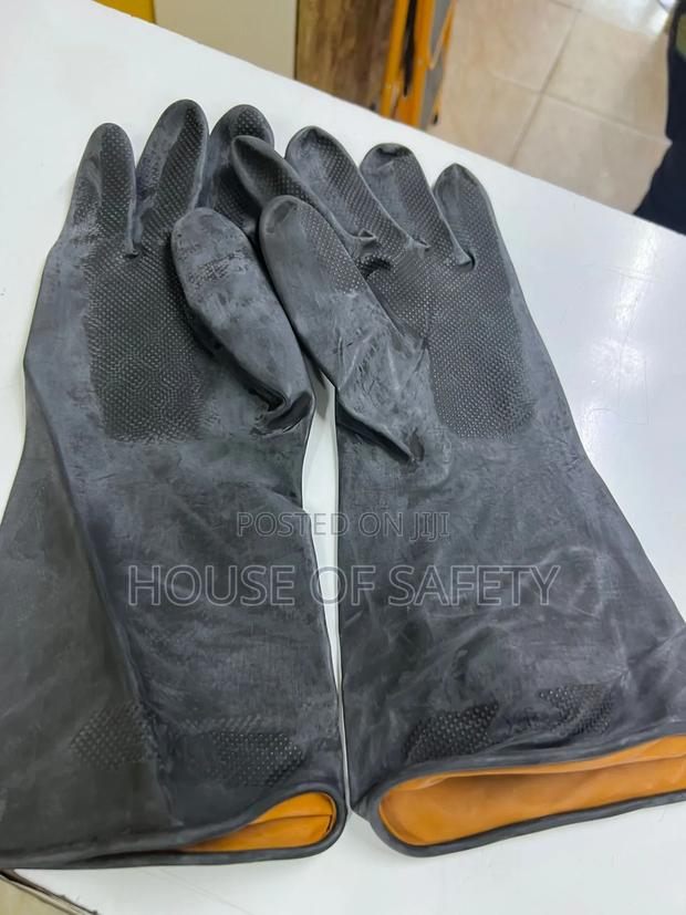 Black Chemical Resistant Gloves - thumbnail 3