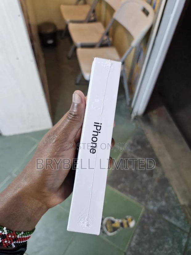 New Apple iPhone 15 128 GB White - thumbnail 4